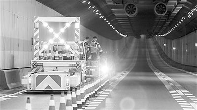 隧道管养新利器 防撞缓冲车筑牢施工安全防线